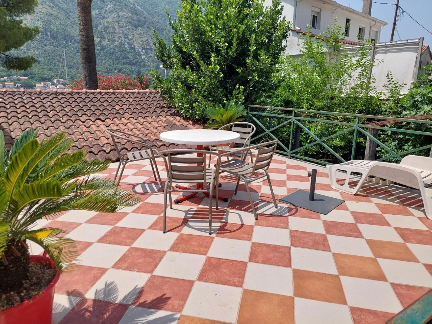 Garden Apartmant Near Sea Kotor Exteriör bild