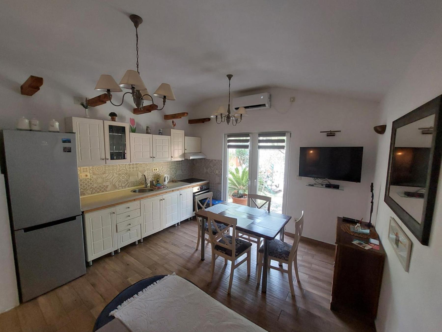 Garden Apartmant Near Sea Kotor Exteriör bild